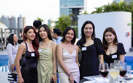 UCD students and alumni in Singapore