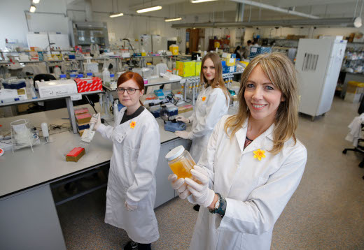 : Pictured (l-r) at the UCD O’Brien Centre for Science are; Eve O’Reilly, a UCD PhD student;  Dr Antoinette Perry, UCD School of Biology and Environmental Science and UCD Conway Institute, and Alexandra Tuzova, an Irish Cancer Society funded PhD student at UCD. (Nick Bradshaw, Fotonic).