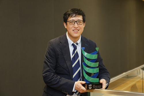 Dr Nan Zgang with UCD Nova Award