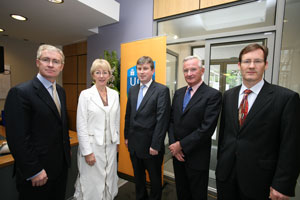 Dr Hugh Brady, President, UCD; Mary Hanafin TD, Minister for Education and Science; Dr Seamas Donnelly, Director, UCD ST Vincent’s Genome Resource Unit; Prof Noel Whelan, Chair, St Vincent's Board; Dr Risteard O'Laoide, Chair, St Vincent's Medical Board