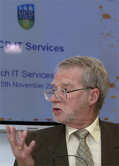 Prof David Fegan, UCD School of Physics, explains the technical capabilities of the new Research IT Data Centre at the official opening on 15 Nov 2006