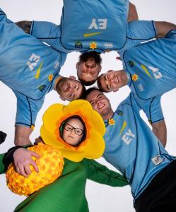 Ireland, Leinster Rugby, and past UCD RFC players Garry Ringrose, James Ryan, Hugo Keenan, Andrew Porter, and the UCD RFC Daffodil Day mascot.
