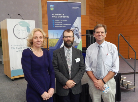 Caption: Prof Nick Holden (centre) with Prof Imke de Boer (Wagenignen UR, left) and Dr John Ingram (Environmental Change Institute, University of Oxford, right) at the opening of LCA Food 2016 at UCD Dublin.