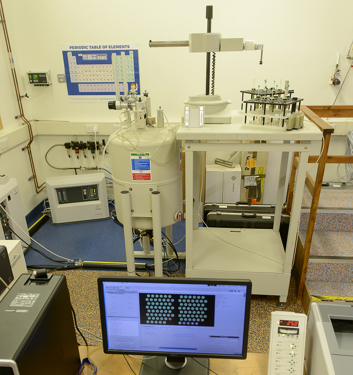 Varian_VnmrS_300_MHz_Spectrometerx700.png