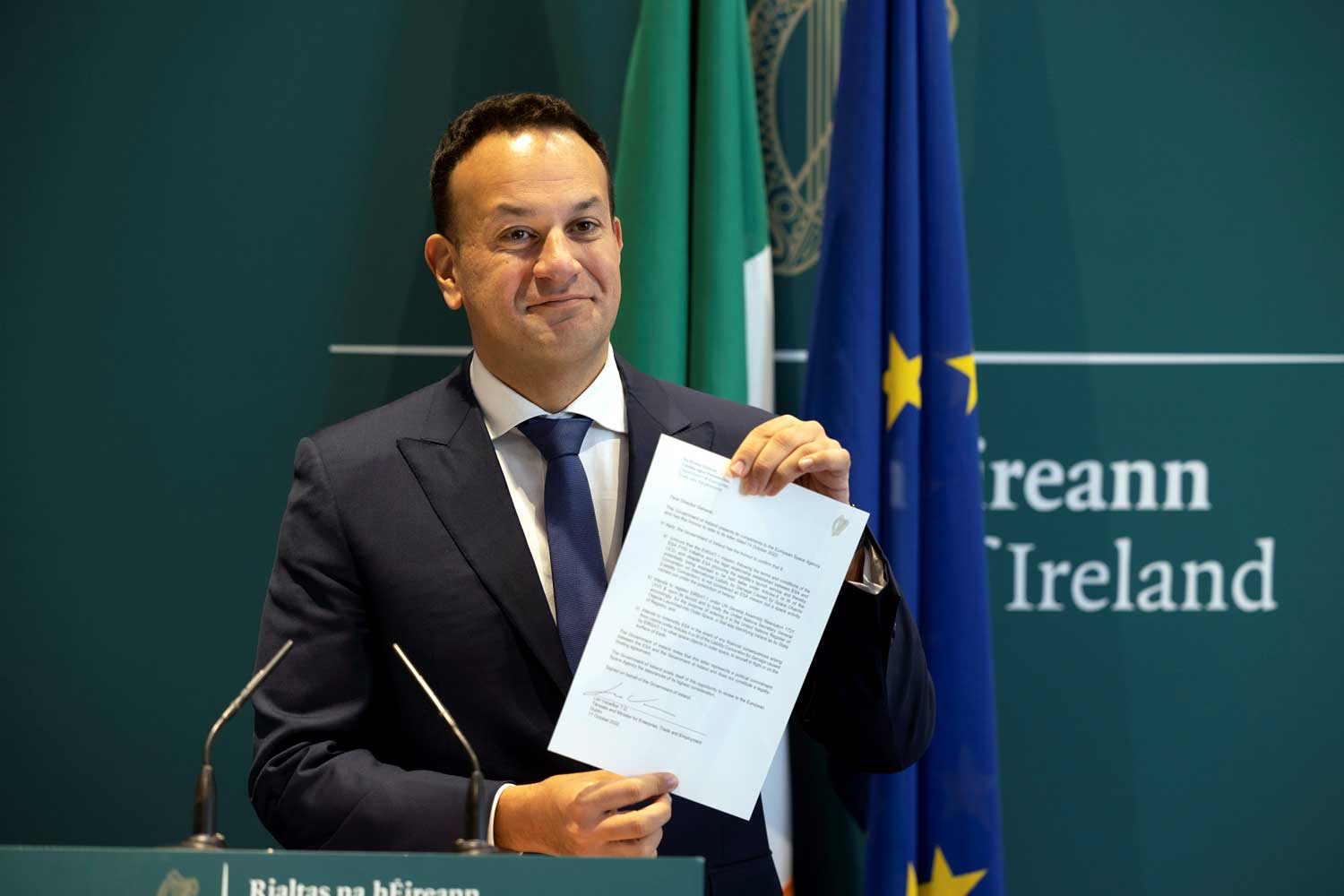Monday 17th October 2022; Today, the Government of Ireland signed Letters of Exchange with the European Space Agency, and a Registration and Supervision Agreement with UCD, for Ireland’s first satellite EIRSAT-1. Tánaiste Leo Varadkar, TD, Minister Damien English, TD, Prof Orla Feely (UCD Research & Innovation), Prof Lorraine Hanlon, Rachel Dunwoody (EIRSAT-1, UCD). Pictured was Tánaiste Leo Varadkar, TD. Picture Jason Clarke