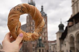Polish bread obwarzanek, with St Mary's basilica in background.