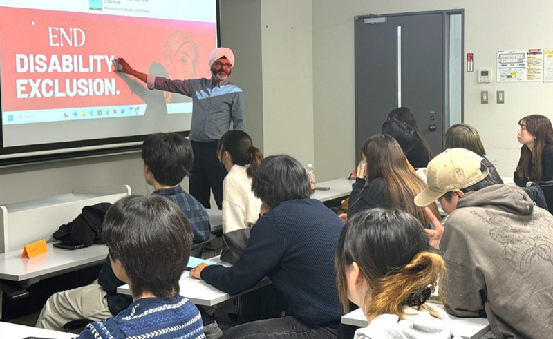 Acting Centre Director, Assoc. Prof. Hasheem Mannan gave lectures and seminars as JSPS Fellow