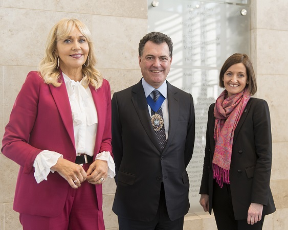 From left to right: RTÉ broadcast journalist Miriam O'Callaghan, the Rt the Hon the Lord Mayor of the City of London, Alderman Vincent Keaveny and Dr. Niamh Howlin, Dean of UCD Sutherland School of Law