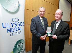 Professor Desmond Fitzgerald (right), Vice-President for Research, UCD, presents Nobel laureate Professor Ferid Murad (left) with the UCD Ulysses Medal