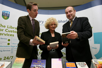 Pictured at the official launch (l-r): RTÉ Presenter, Ryan Tubridy with Dr Fiona Thompson, GP, UCD studnet health service and Emmet Browne, Wyeth Ireland