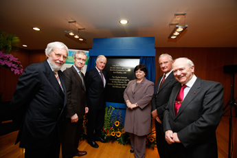 Pictured left to right are: Prof Eoin O’Brien, City of Dublin Skin & Cancer Hospital Charity; Dr Hugh Brady, UCD President; Mr Peter Flanagan, Chairman, City of Dublin Skin & Cancer Hospital Charity; Ms Mary Harney, TD, Minister for Health and Children; Prof Noel Whelan, Chair, St Vincent’s Healthcare Group; Mr John Morgan, Chair, Mater Misericordiae University Hospital. 