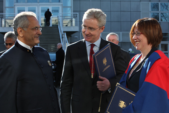 On his arrival to University College Dublin, Dr José Ramos-Horta, President of The Democratic Republic of Timor-Leste, Dr Hugh Brady, President of UCD (centre) and Dr Niamh Hardiman, UCD School of Politics & International Relations