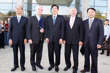 Pictured at University College Dublin (l-r): Chinese Ambassador, HE Mr Luo Linquan; President of UCD, Dr Hugh Brady; Mayor of Beijing, HE Mr Guo Jinlong; Minister for Education and Skills, Mr Ruairi Quinn TD; and Dr Liming Wang, Director of the UCD Confucius Institute for Ireland