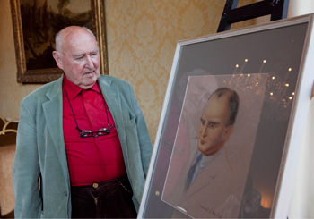 The artist Micheál Ó Nualláin (83) views his portrait of his brother Flann O’Brien at the event in the Physics Theatre in UCD’s Newman House. The portrait features on a new 55c stamp released to celebrate the birth centenary of one of Ireland’s most loved writers