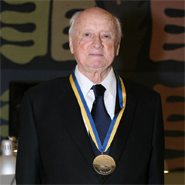 Kevin Roche with his Ulysses Medal