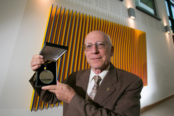 Prof Barry Trost pictured with the UCD Ulysses Medal 
