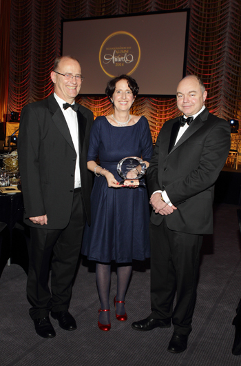 Paul O'Loughlin, Deputy Head, UCD School of Medicine, Dr Trish Scanlan and Prof Andrew Deeks President of UCD