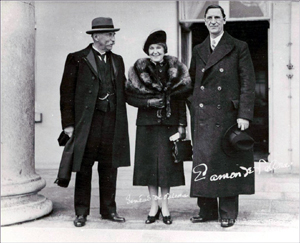 Photo of Eamon and Sinead de Valera with Douglas Hyde, first president of Ireland 