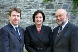 Chief Inspector, Kathleen O’ Toole (centre) who gave the keynote address at the 2007 Annual Law Summer School with Dermot Cahill, UCD Law School & Academy Co-Director (left), and Academy Director Professor Edwin T. Hood, University of Missouri, Kansas City (right)