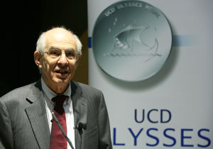 Prof Putnam presenting the UCD Ulysses Medal Lecture titled "The Fact/Value Dichotomy and its critics" at UCD on 5th March 2007