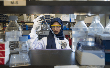 Student in a lab in UCD