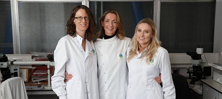 Pictured is Professor Patricia Maguire, UCD School of Biomolecular and Biomedical Science, recipient of the 2021 NovaUCD Invention of the Year Award along with Dr Paulina Szklanna, UCD School of Biomolecular and Biomedical Science and Professor Fionnuala Ní Aínle, UCD School of Medicine and (both not pictured). (Nick Bradshaw, Fotonic). 