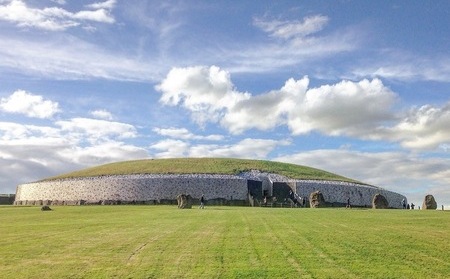 Ancient cattle bones offer new insights into the construction of Ireland\'s megalithic marvels